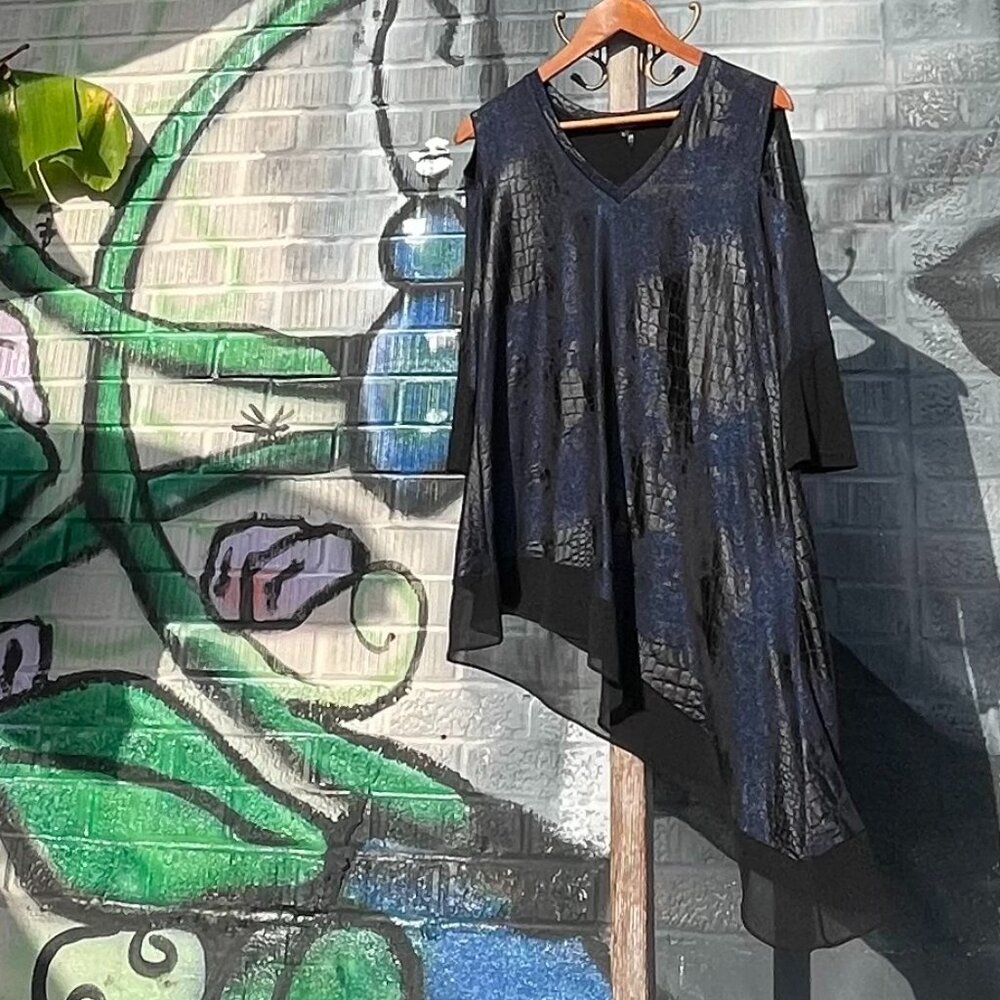 Women's Lior Paris Small V-neck Cold-Shoulder Blue/Black Snakeskin Flowy Tunic - Picture 9 of 16